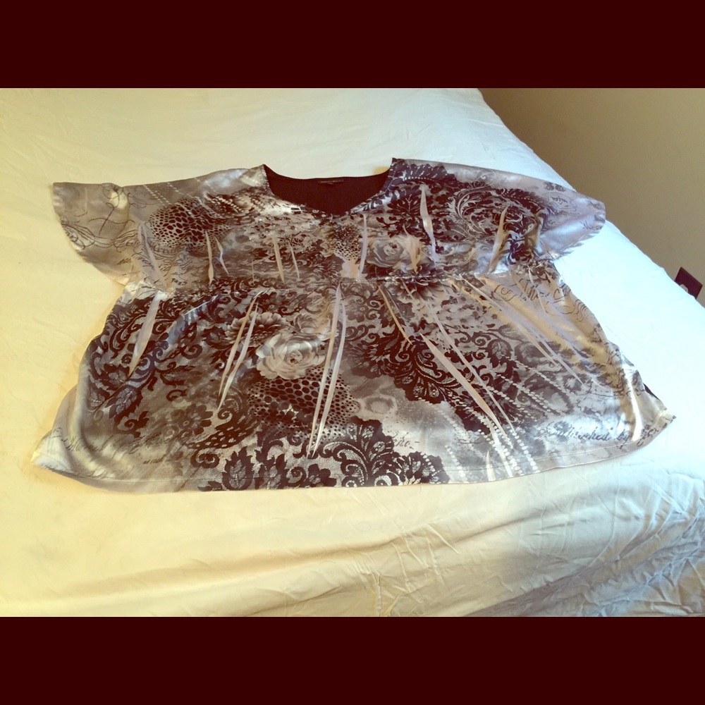 Blouse black and white flowers